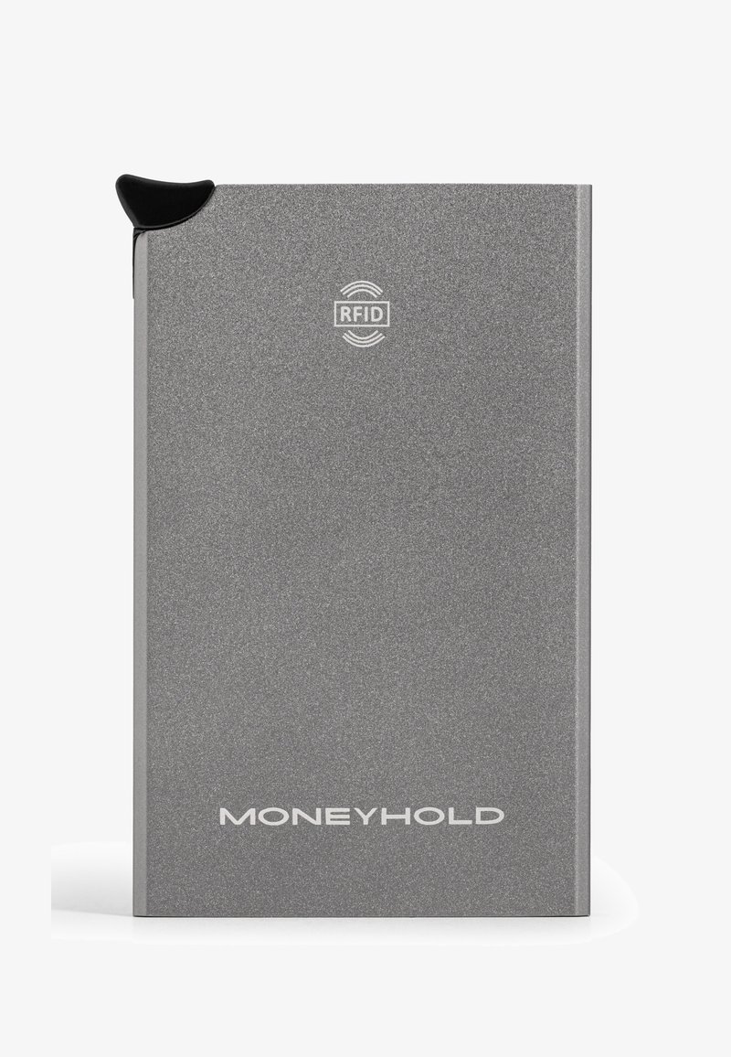 Portafoglio sottile in metallo grigio con blocco RFID, con una linguetta nera per tirare e la scritta "MONEYHOLD" stampata sul davanti.