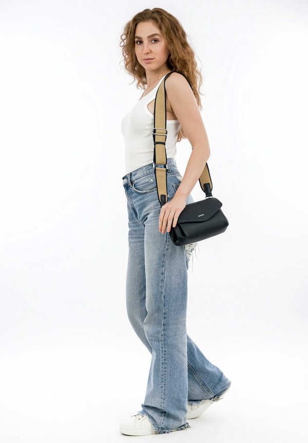 HANNY - Umhängetasche