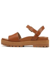Braune Leder-Sandale mit einem breiten Riemen, verstellbarem Knöchelriemen und einer dicken, strukturierten Plateausohle mit einem robusten Profil.