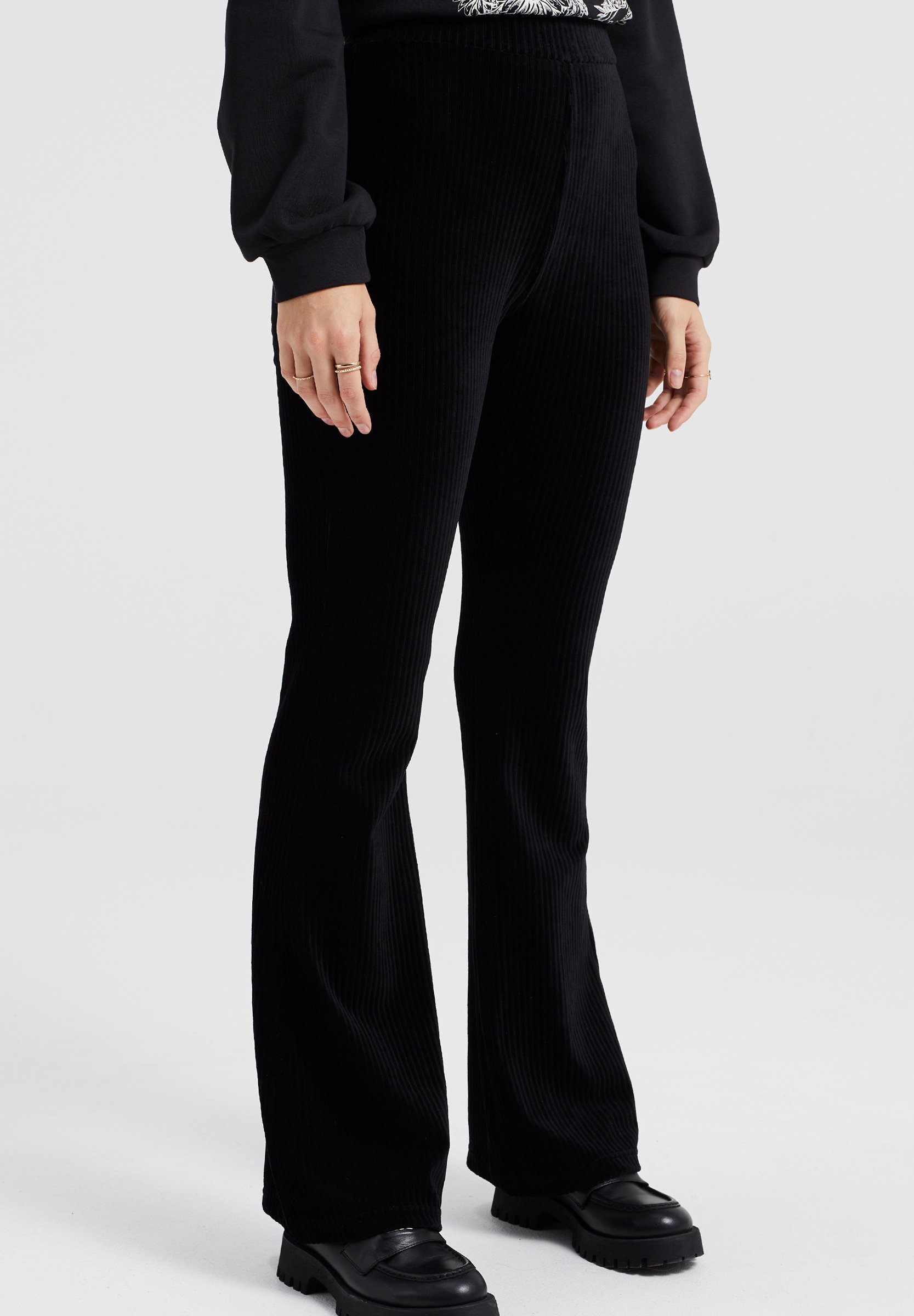 WE Fashion FLARED - Broek - black/zwart - Zalando.nl
