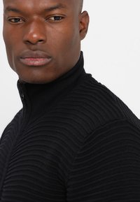 Solid SDSTRUAN - Strickjacke - black
