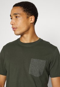 Selected Homme SLHNALE ONECK TEE - T-shirt estampada - rosin