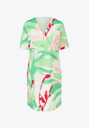 Kurzärmliges Kleid mit V-Ausschnitt, aus leichtem Stoff mit einem tropischen Blattmuster in Grün, Rot und Pink auf weißem Hintergrund.