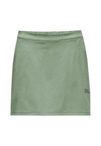 Korte groene rok met een zachte, glanzende textuur, voorzien van een elastische tailleband en een klein logo aan de onderkant aan de rechterkant.