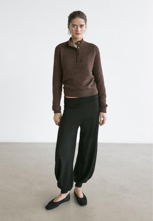 Massimo Dutti HIGH NECK WITH SNAP BUTTONS - Stickad tröja - dark brown