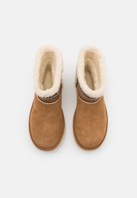 UGG CLASSIC MINI ATHERSON - Talvesaapad - chestnut