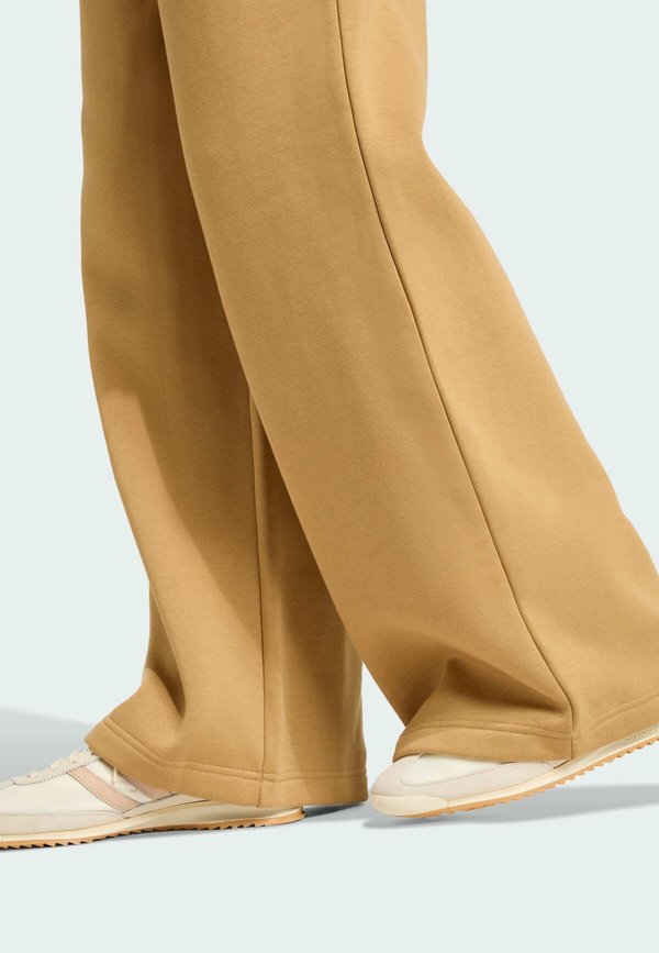 Tracksuit bottoms - cardboard3