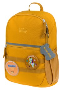 Zaino in tessuto giallo con una texture liscia, dettagli grigi e due bottoni decorativi: uno con un design di unicorno e l'altro con la scritta 'Baaglies'.