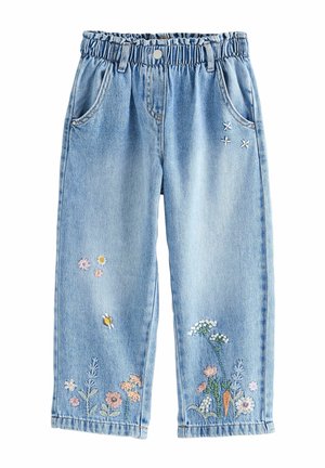 Jean en denim bleu clair avec taille élastique et motifs brodés de fleurs et de carottes sur les jambes, doté de poches avant et de coutures décoratives.