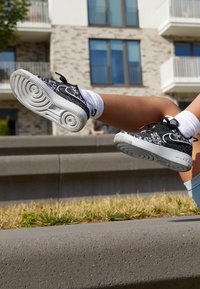 Nike Sportswear AF1 CRATER FLYKNIT NN BG UNISEX - Sneakers - black/white/pure platinum/wolf grey