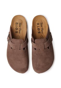 Rudi od suede, su tuo slidimu, su dirželiu ir sagtimi. Viduje yra tan spalvos padas, pažymėtas 37 dydžiu.