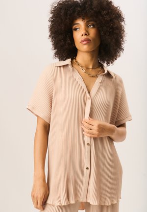PLISSE SHORT SLEEVE - Button-down blouse - beige