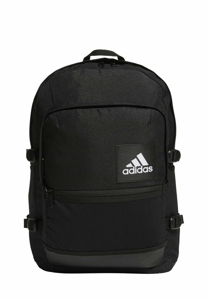 Zaino Adidas nero in tessuto morbido, con tasca frontale con zip, schienale imbottito e patch con logo. Dotato di spallacci regolabili e dettagli in rete.