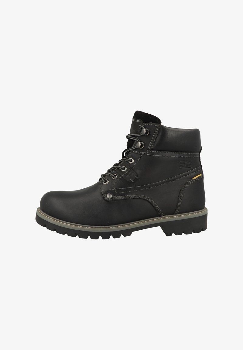 Bota de tobillo de cuero negro con diseño de cordones, cuello acolchado y suela de goma con tracción. Cuenta con costuras grises y un detalle amarillo.