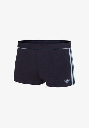 Mörkblåa sportshorts med en mjuk textur, med en ljusblå tre-randig design längs sidorna och en logotyp på nedre vänstra sidan.