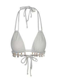 Top de bikini plateado tipo halter con copas triangulares, lazos ajustables y una línea decorativa de gemas en forma de lágrima azules a lo largo del borde inferior.