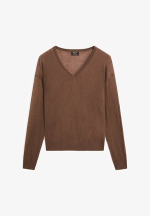 Pull marron à col en V avec longues manches, texture tricot légère, poignets et ourlet côtelés, et coupe décontractée.