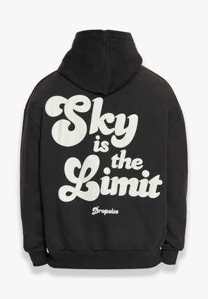 Mustern mustriini kapuutsiga musta dressipluusi seljaosal on suur valge tekst: "Taevani on piir" ja allpool "Dropsize" logo. Pehme kangas, mugav lõige.