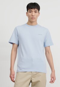 Calvin Klein ANGLED BACK LOGO - T-shirts med print - kentucky blue