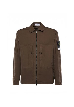 Chaqueta Brown Stone Island con cremallera frontal, dos bolsillos en el pecho y parche con el logo en la manga izquierda.