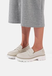 Queen Helena Scarpe senza lacci - beige