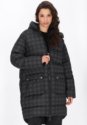 Schwarze karierte Steppjacke mit Kapuze, Frontreißverschluss, zwei großen Druckknopftaschen und einem sternförmigen Reißverschlussanhänger.