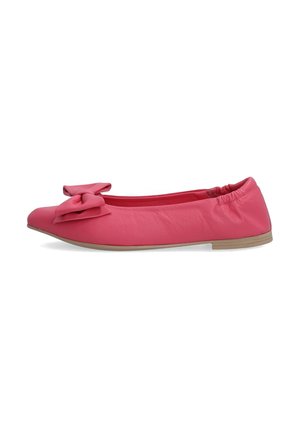 Flache Ballettschuhe aus leuchtend pinkem Leder mit einer großen dekorativen Schleife an der Zehenpartie, ausgestattet mit einer flexiblen Sohle und gerafftem Gummi an der Ferse.