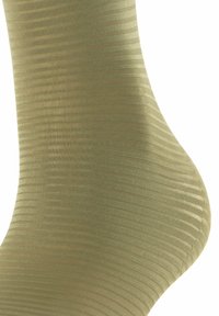 Olivgrüne gerippte Socken aus weichem Material, mit feinen, strukturierten horizontalen Streifen und einer glatten Oberfläche.