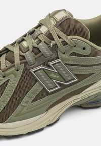 New Balance M1906 UNISEX - Sportcipő - green