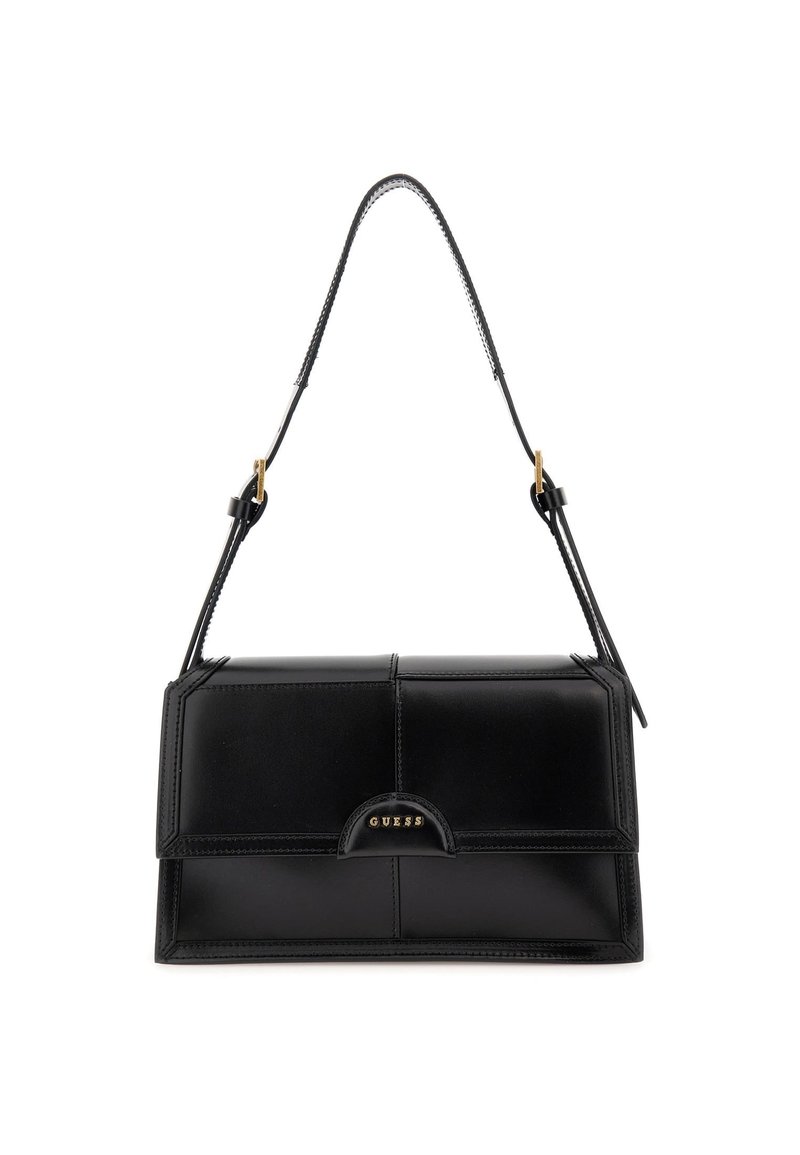 Sort læderhåndtaske med en struktureret design, accentueret af et logo i guld tone og en enkelt justerbar rem. Glat tekstur, rektangulær form.