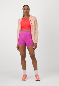 HOKA ELARO BIKE SHORT - Leggings - fuschia