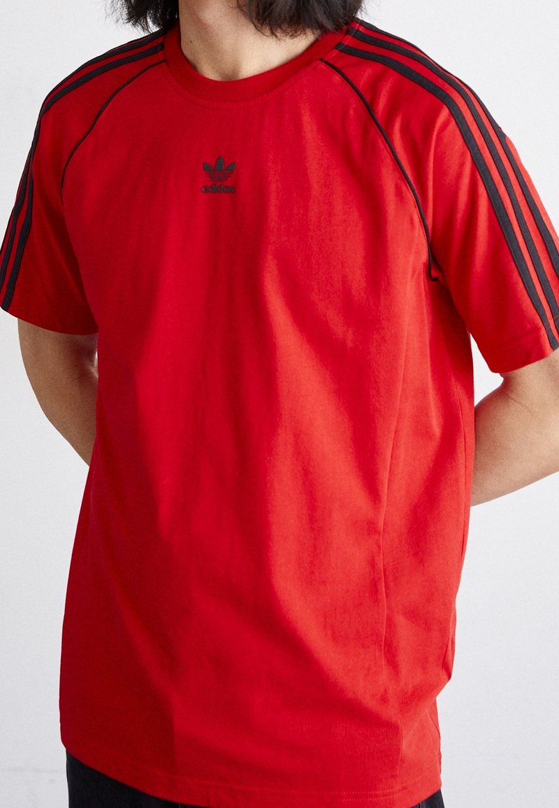 adidas Originals Triko s potiskem - red