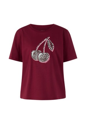 Dunkelrotes Baumwoll-T-Shirt mit einem Motiv von zwei Kirschen im Leopardenmuster und rosa Schleifen. Rundhalsausschnitt und kurze Ärmel.
