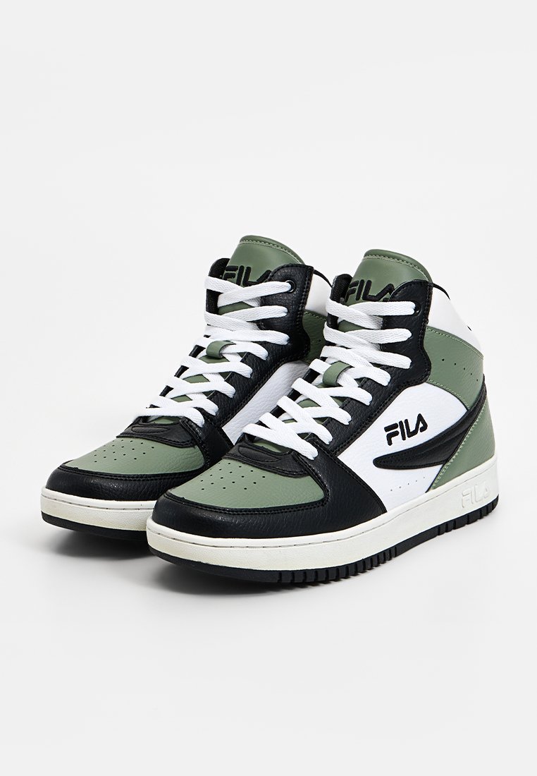 Sneakers alta in una combinazione di colori nero, bianco e verde oliva. Realizzati in pelle, presentano una punta forata, lacci bianchi e dettagli neri.