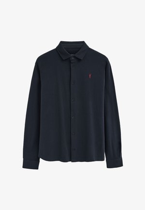 Schwarzes, langärmliges Hemd mit Knöpfen und Kragen, mit einem kleinen roten gestickten Logo auf der linken Brust.