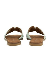 Lichtgroene platte sandalen met een gesplitste teenzool. Kenmerkt zich door een bruine suède binnenzool en een rubberen buitenzool. Eenvoudig en open ontwerp.