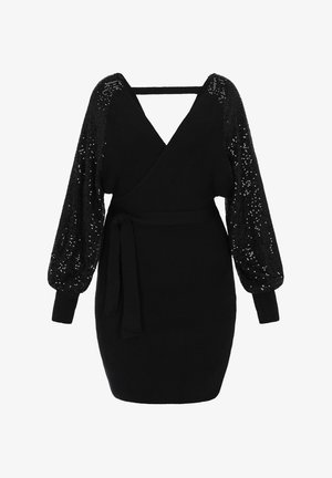 Robe pull noire avec un design enveloppant, longues manches bouffantes recouvertes de sequins et une taille ceinturée. Texture lisse avec des accents côtelés.