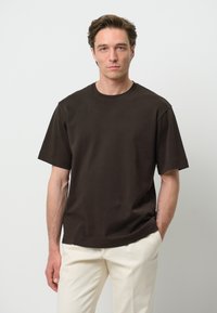 PROFUOMO SHORT SLEEVE - T-shirt - bas - dark brown