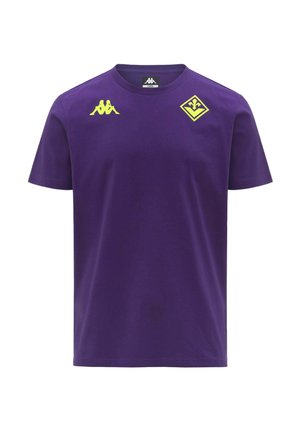 T-shirt viola a maniche corte con scollo rotondo, con due piccoli loghi gialli sul petto, uno su ciascun lato.