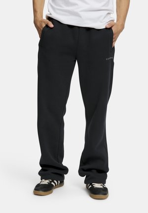 Sorte sweatpants med en afslappet pasform, lavet af blødt stof; har sidelommer og et trykt logo på forsiden.