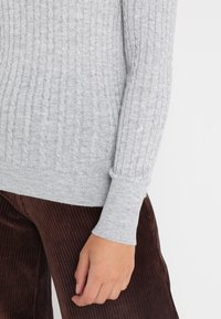 Gina Tricot Sweter