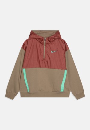 Sweat à capuche Nike en tissu rouge à carreaux avec corps marron. Dispose d'une demi-fermeture éclair, d'une bande d'accent vert menthe et d'un logo brodé sur la poitrine.