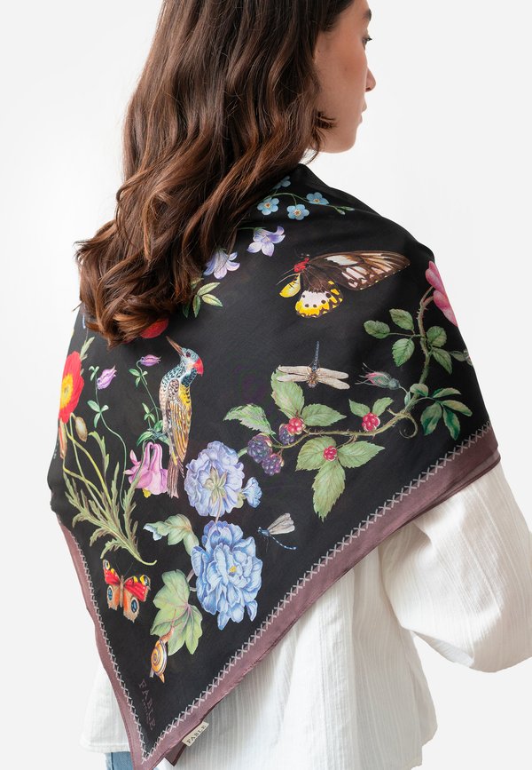 FRUITY FLORAL NARRATIVE - Tuch