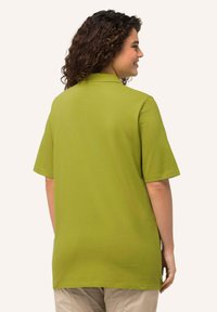 Ulla Popken MANCHES COURTES - Polotričko - apple green