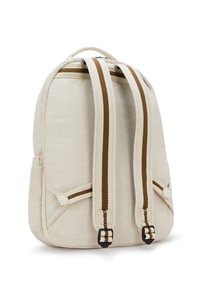 Cremefarbener Rucksack mit zwei braun gestreiften Trägern, Stoffmaterial, abgerundeter Form und Fronttaschen. Verstellbare Träger und ein oberer Griff.