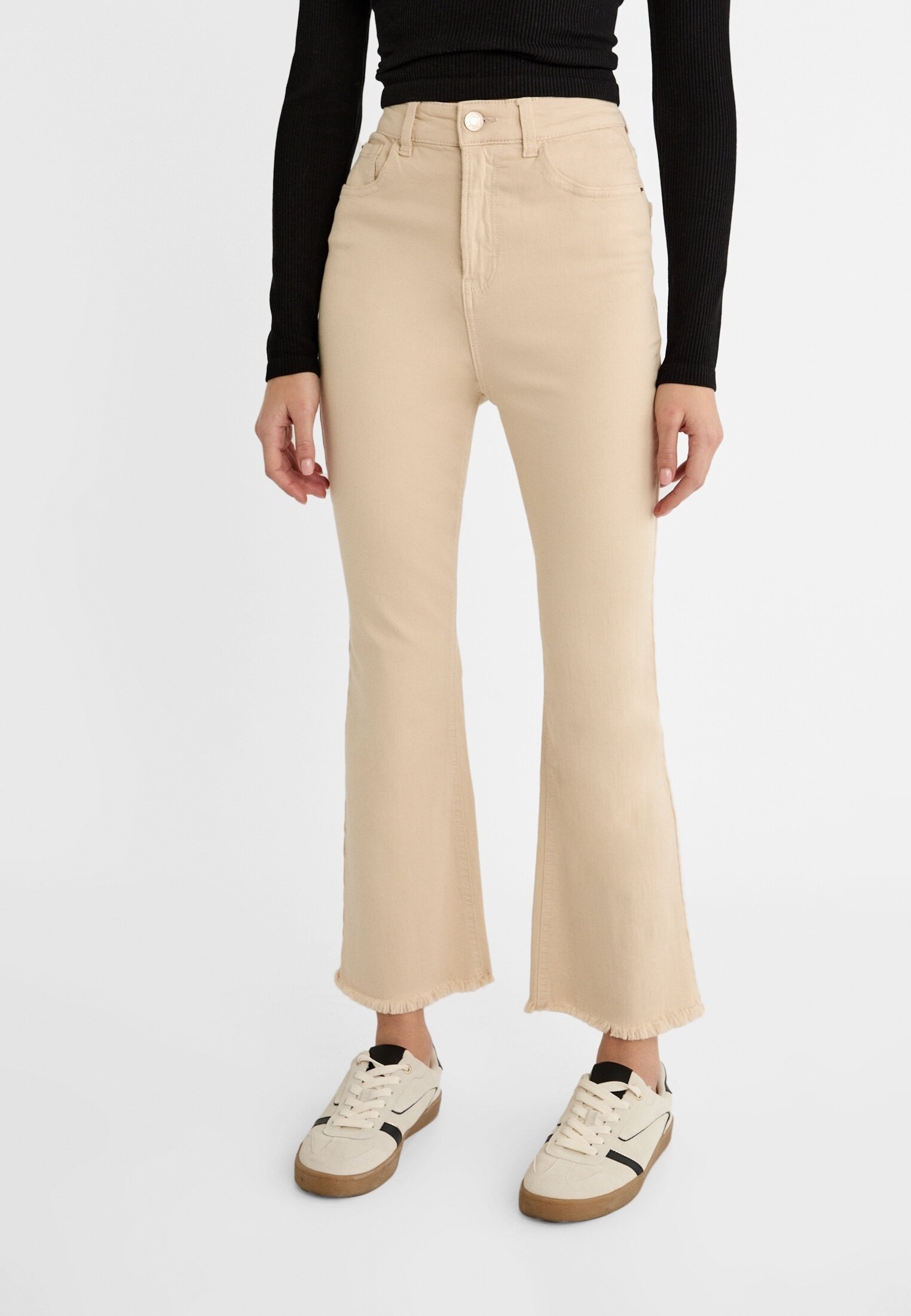 Stradivarius Vaqueros a campana stone/piedra (Segunda mano