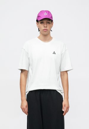 TEE - Marškinėliai su spaudiniu - summit white