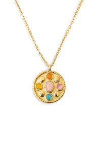 Gouden hanger ketting met een ronde ontwerpen en zeven gekleurde stenen: roze, geel, oranje en blauw. Ketting met ovale schakel.