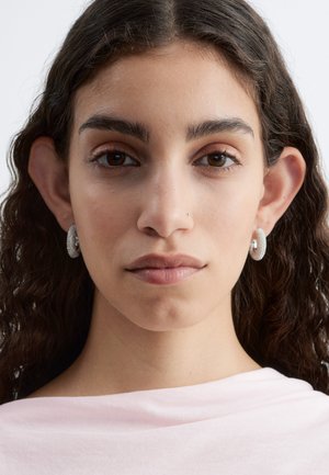 & OTHER STORIES, & OTHER STORIES RHINESTONE HOOP EARRINGS - Pendientes - silver