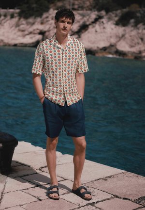 Next, REGULAR FIT - PRINT SHORT SLEEVE SHIRT - Hemd - ecru
